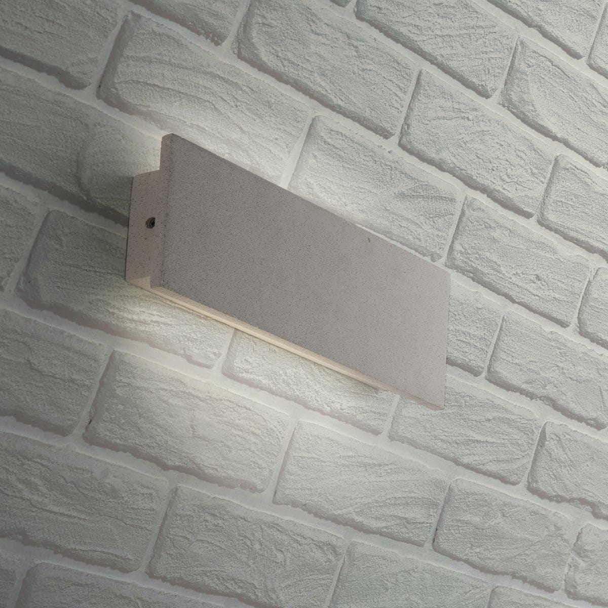 Bricocenter WALL LIGHT PARKER CONCRETE WHITE 30X10,2X4,5CM LED 8W NATURAL LIGHT IP65