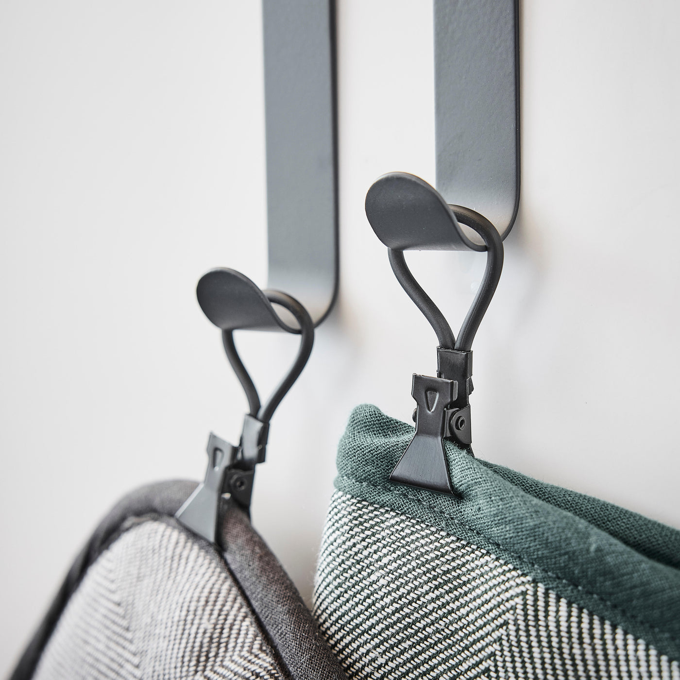 5 black tea towel hooks