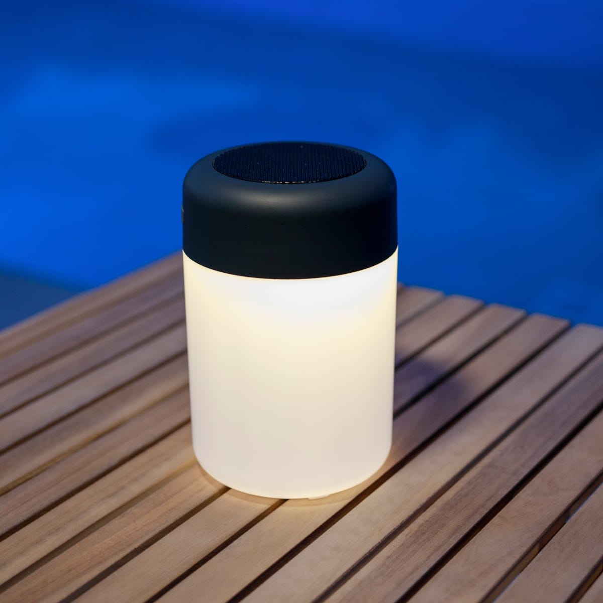 Bricocenter PORTABLE LAMP LOJO PLASTIC WHITE AND GRAY 18CM LED 2W WARM LIGHT USB SPEAKER IP54