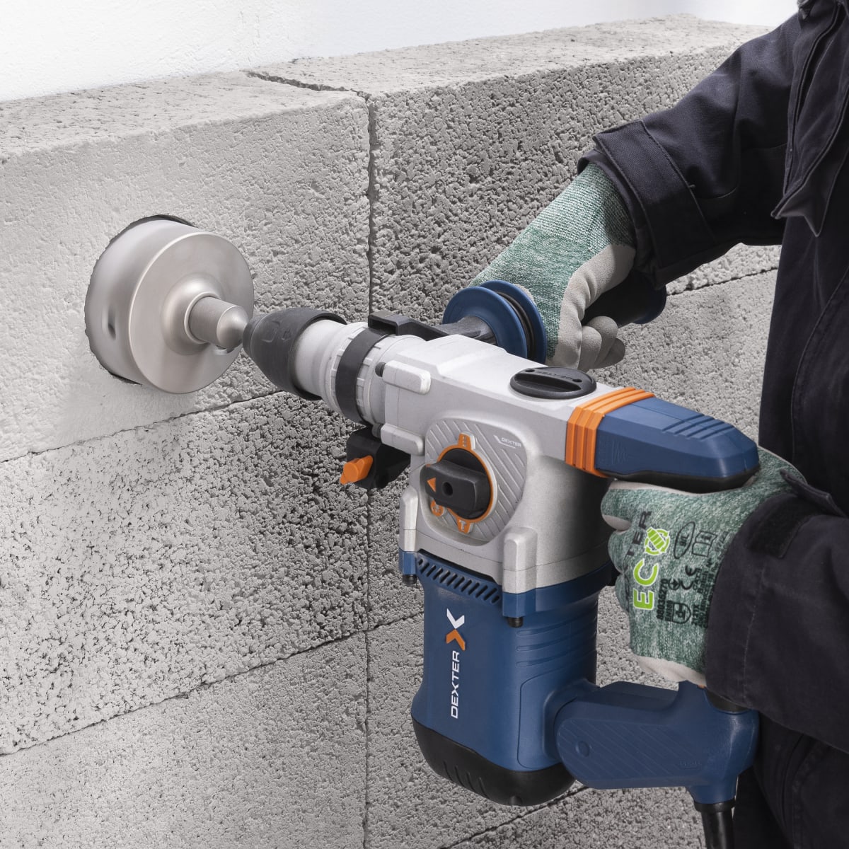 DEXTER 105MM CONCRETE HOLE SAW WITH STAND AND BIT