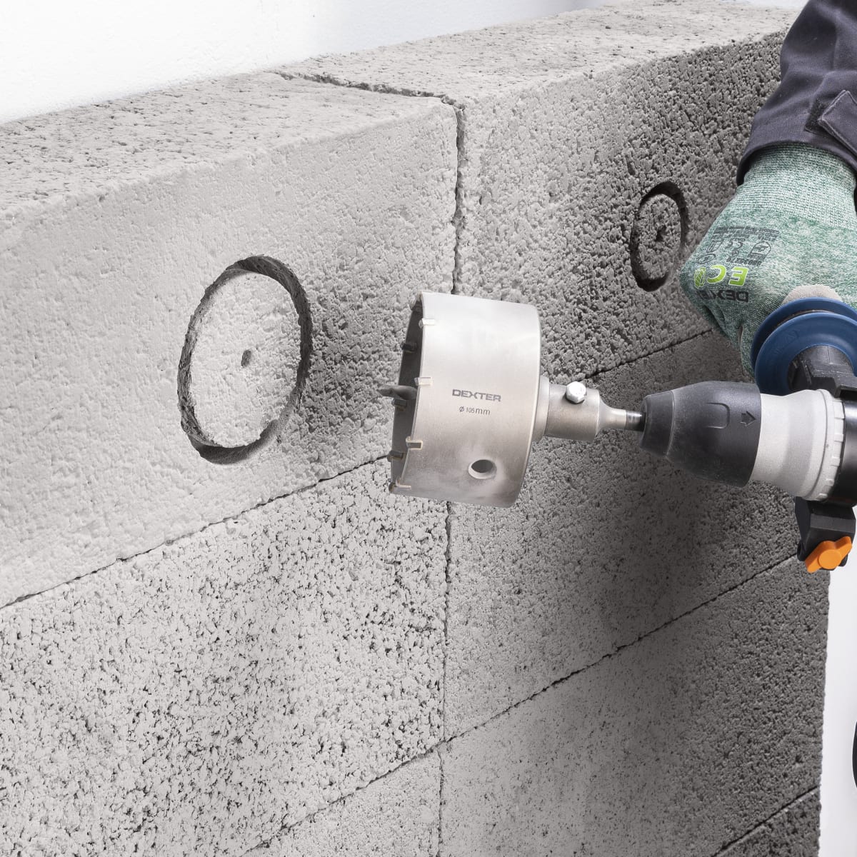 DEXTER 105MM CONCRETE HOLE SAW WITH STAND AND BIT