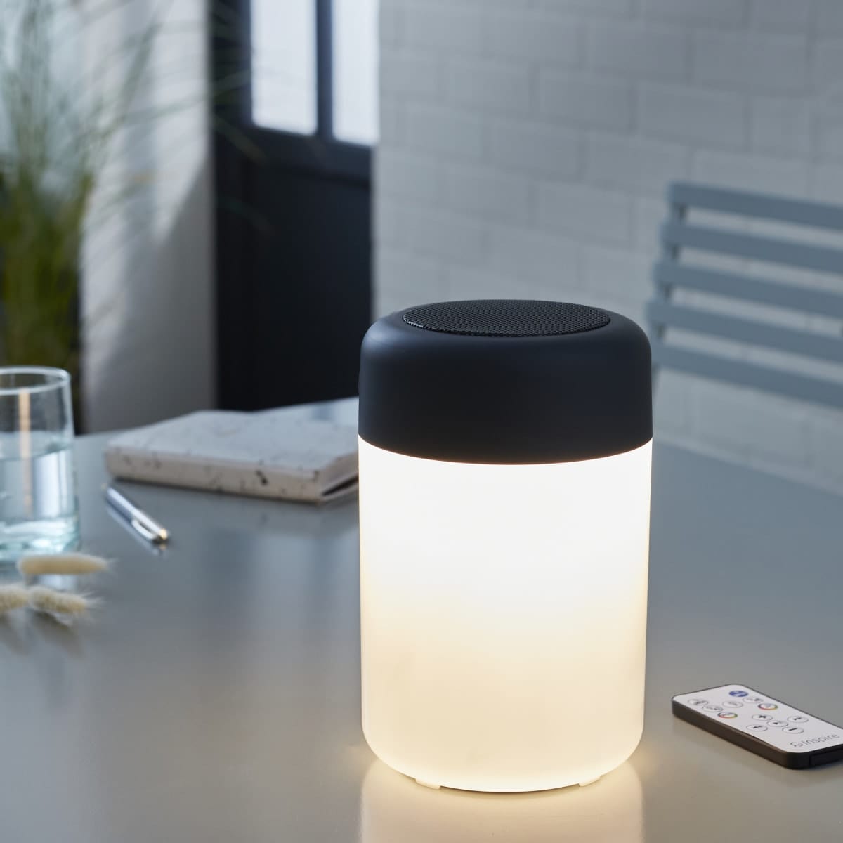 Bricocenter PORTABLE LAMP LOJO PLASTIC WHITE AND GRAY 18CM LED 2W WARM LIGHT USB SPEAKER IP54