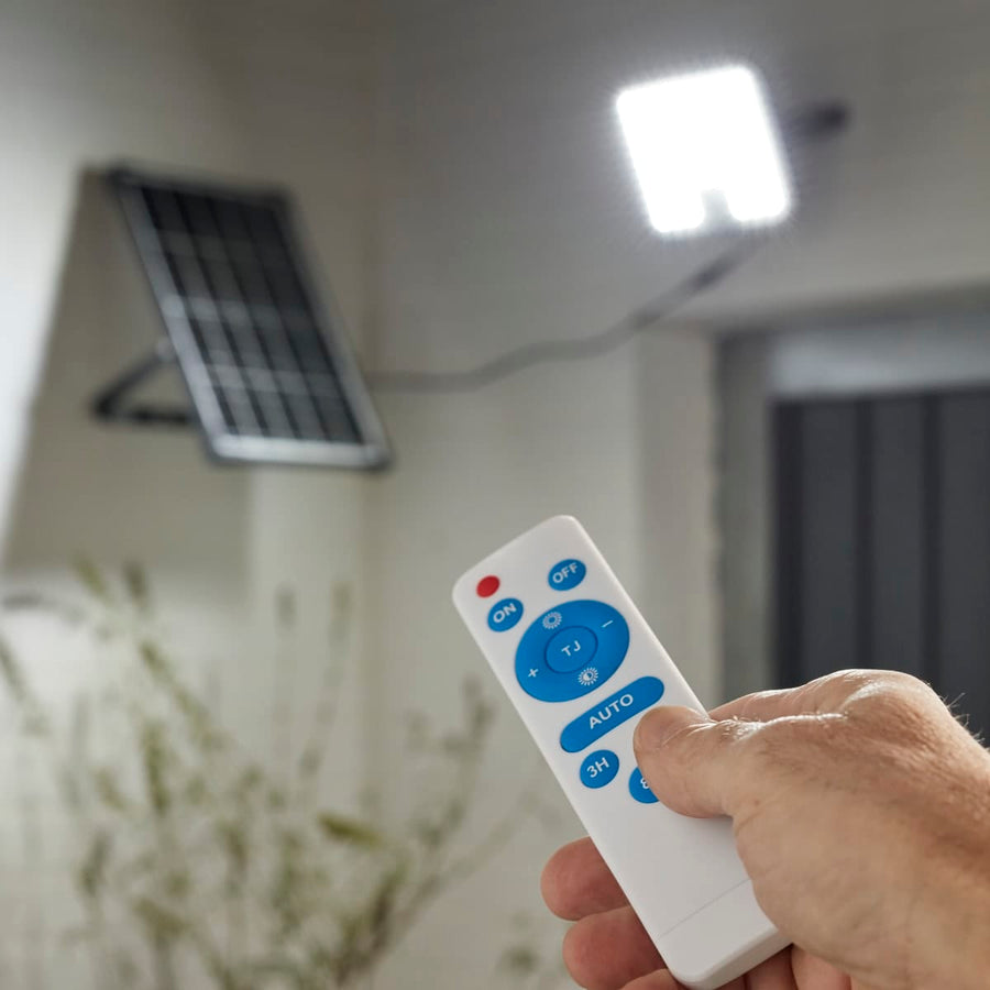 Bricocenter SOLAR PROJECTOR TWICE PLASTIC BLACK LED 30W COLD LIGHT WITH MOTION SENSOR IP65