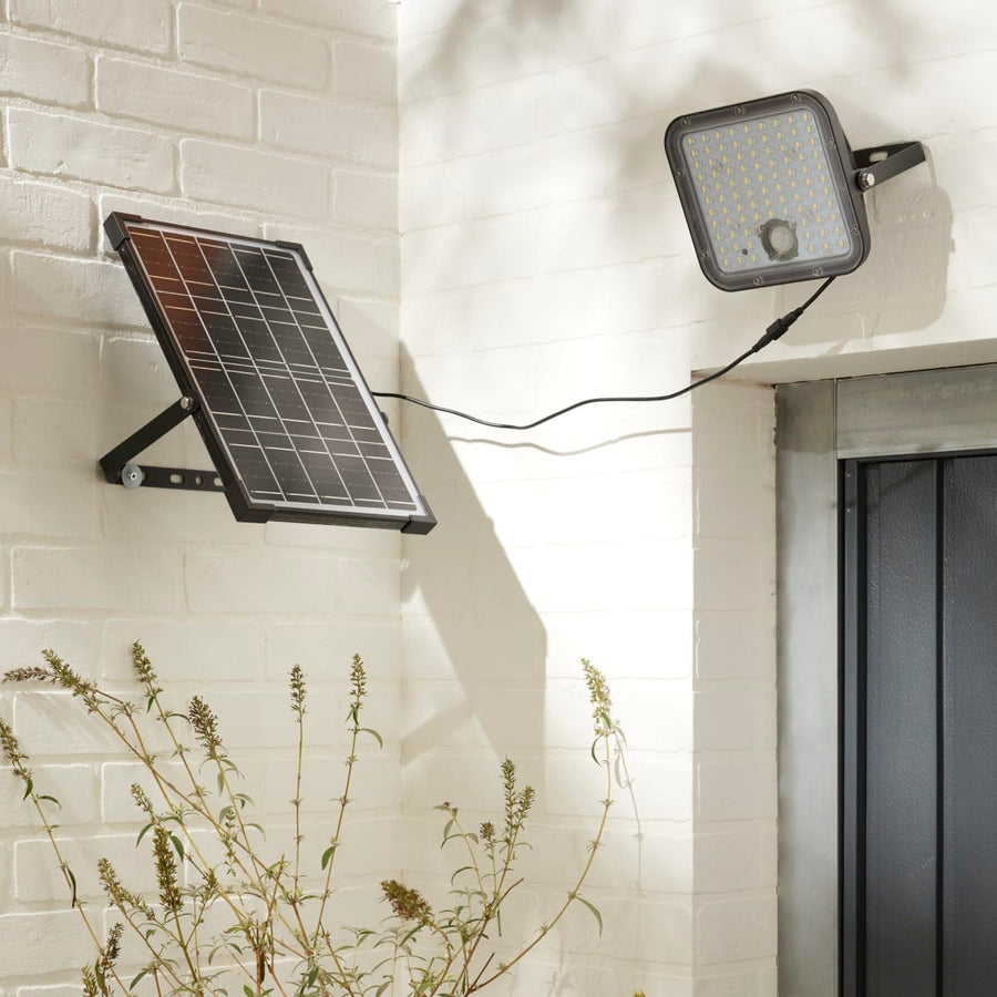 Bricocenter SOLAR PROJECTOR TWICE PLASTIC BLACK LED 30W COLD LIGHT WITH MOTION SENSOR IP65