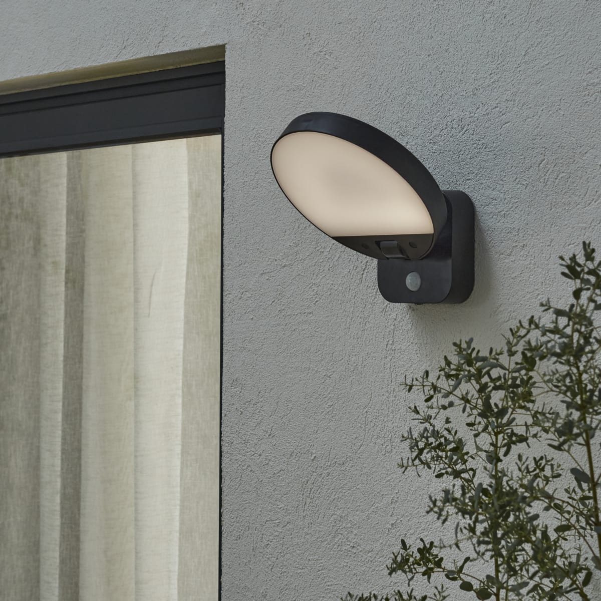 SOLAR WALL SCONCE FASNIA PLASTIC BLACK LED 66W NATURAL LIGHT WITH MOTION SENSOR IP44