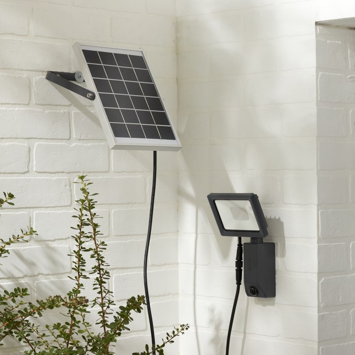Bricocenter PROIETTORE SOLARE YONKERS PLASTICA NERO LED 72W LUCE NATURALE IP54