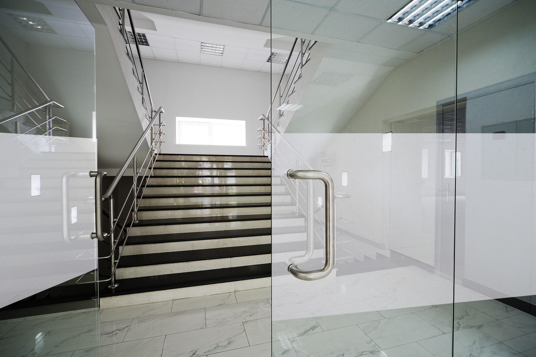 Static sand-coloured window sticker, 67.5 x 1.5 m