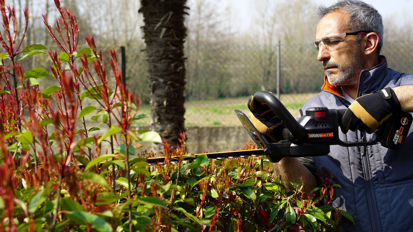 HEDGE TRIMMER BLADE 57CM CUT 27MM WORX NITRO WG263E WITH BATTERY AND CHARGE