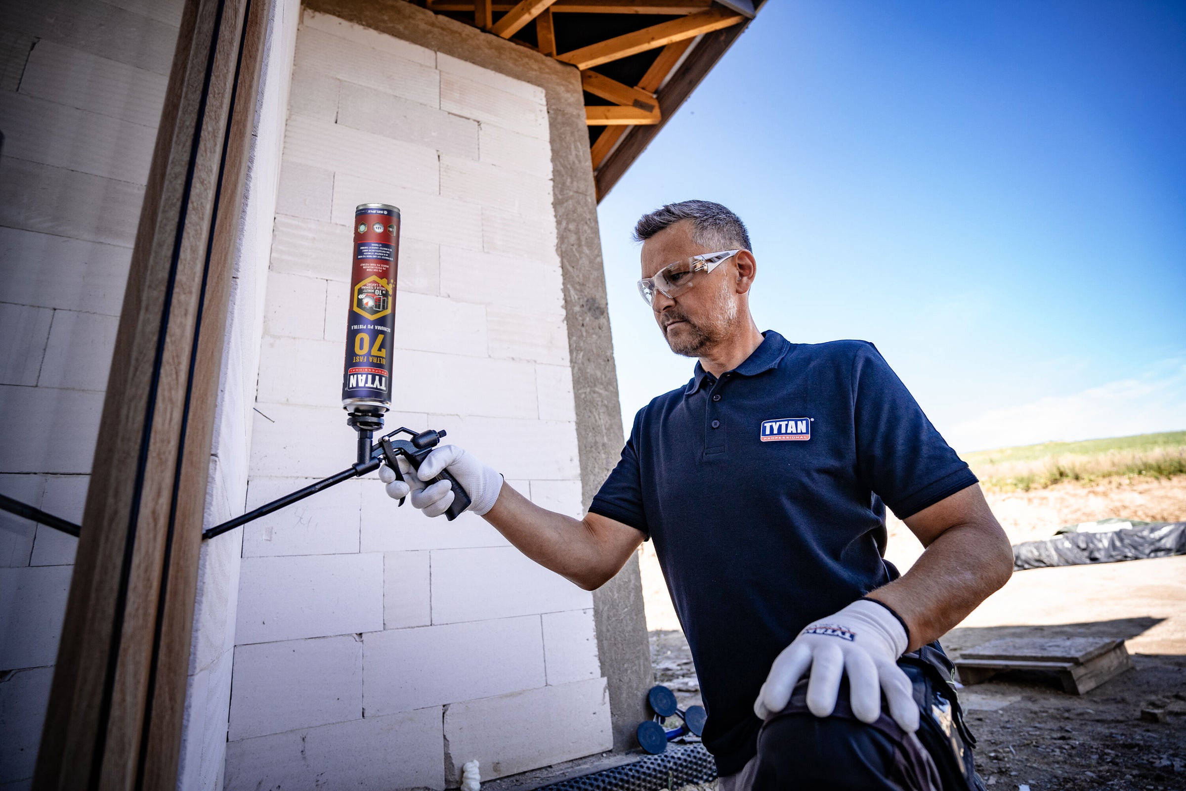 ULTRA FAST B2 POLYURETHANE WINDOW AND DOOR FILLING FOAM FOR TYTAN 870M GUN
