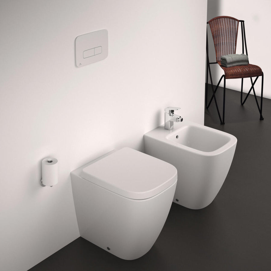 Wc seat i life-s wraparound slow-motion white