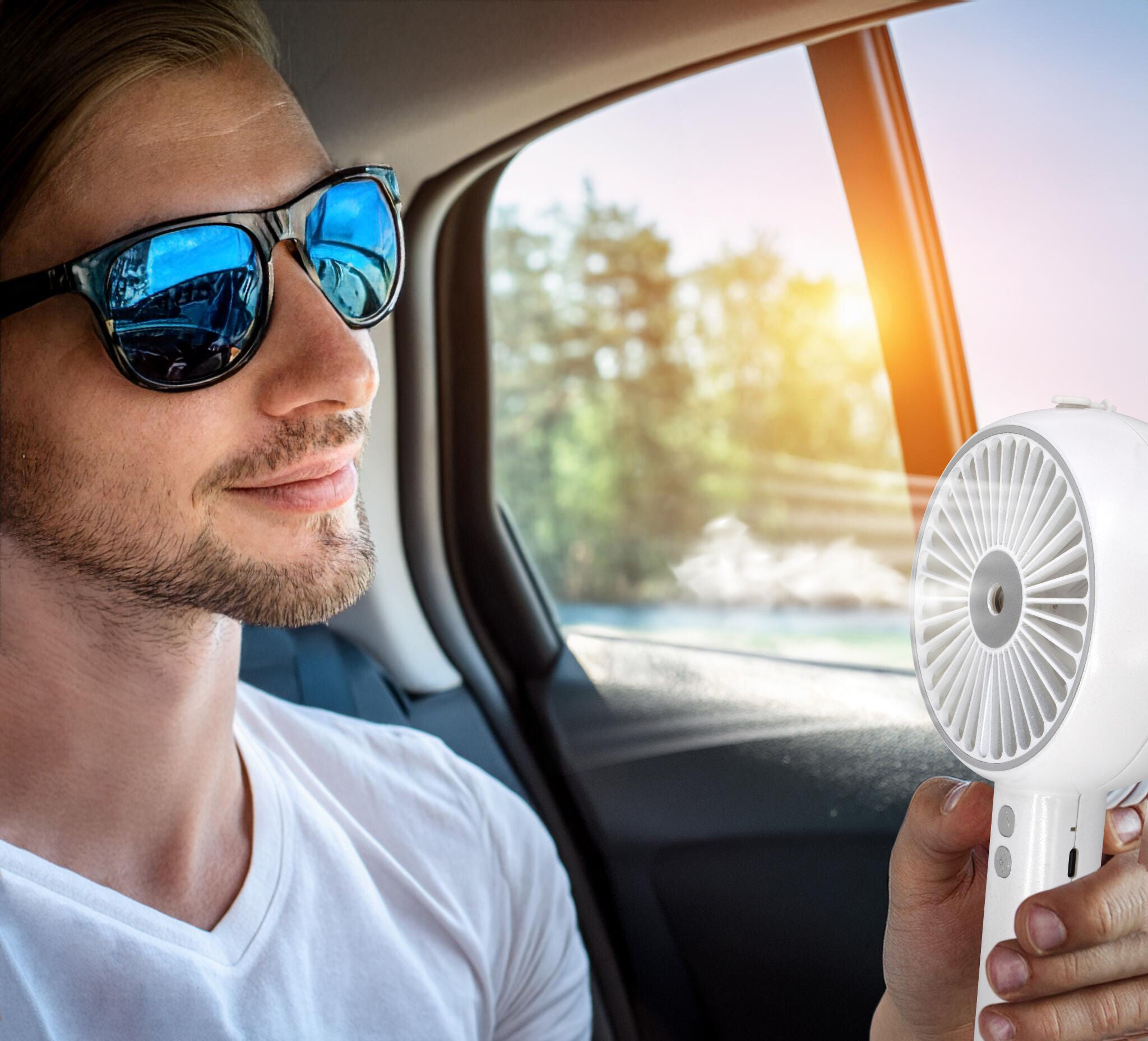 Fresh Breeze – rechargeable portable fan