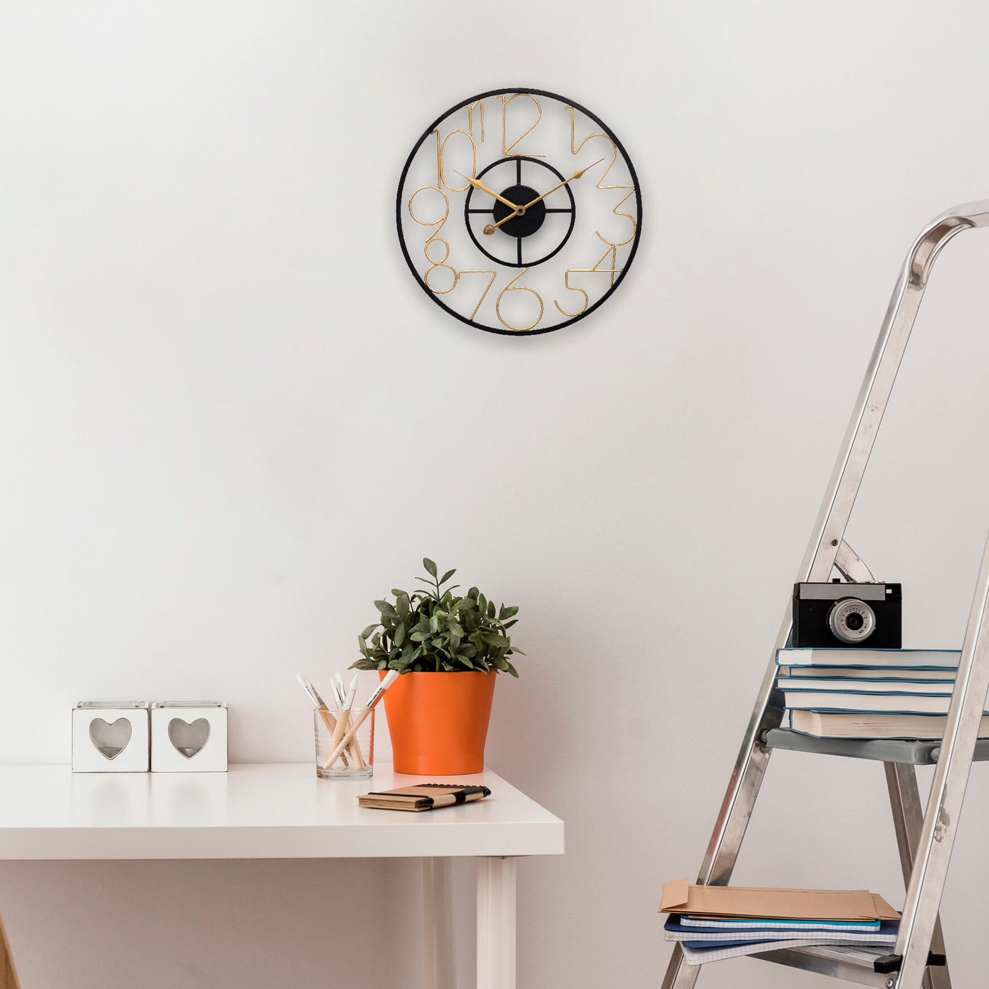 Metal clock, black and gold, D40 cm