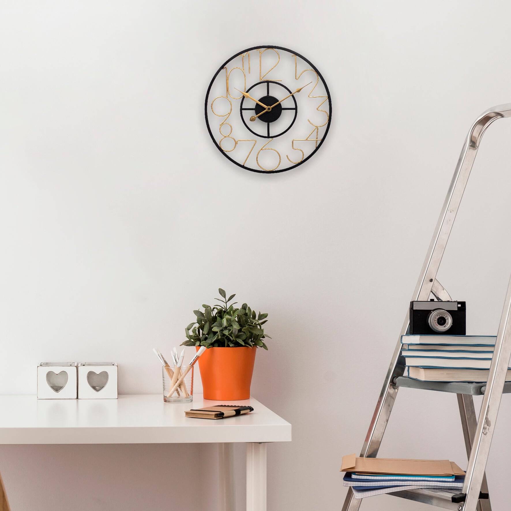 Metal clock, black and gold, D40 cm