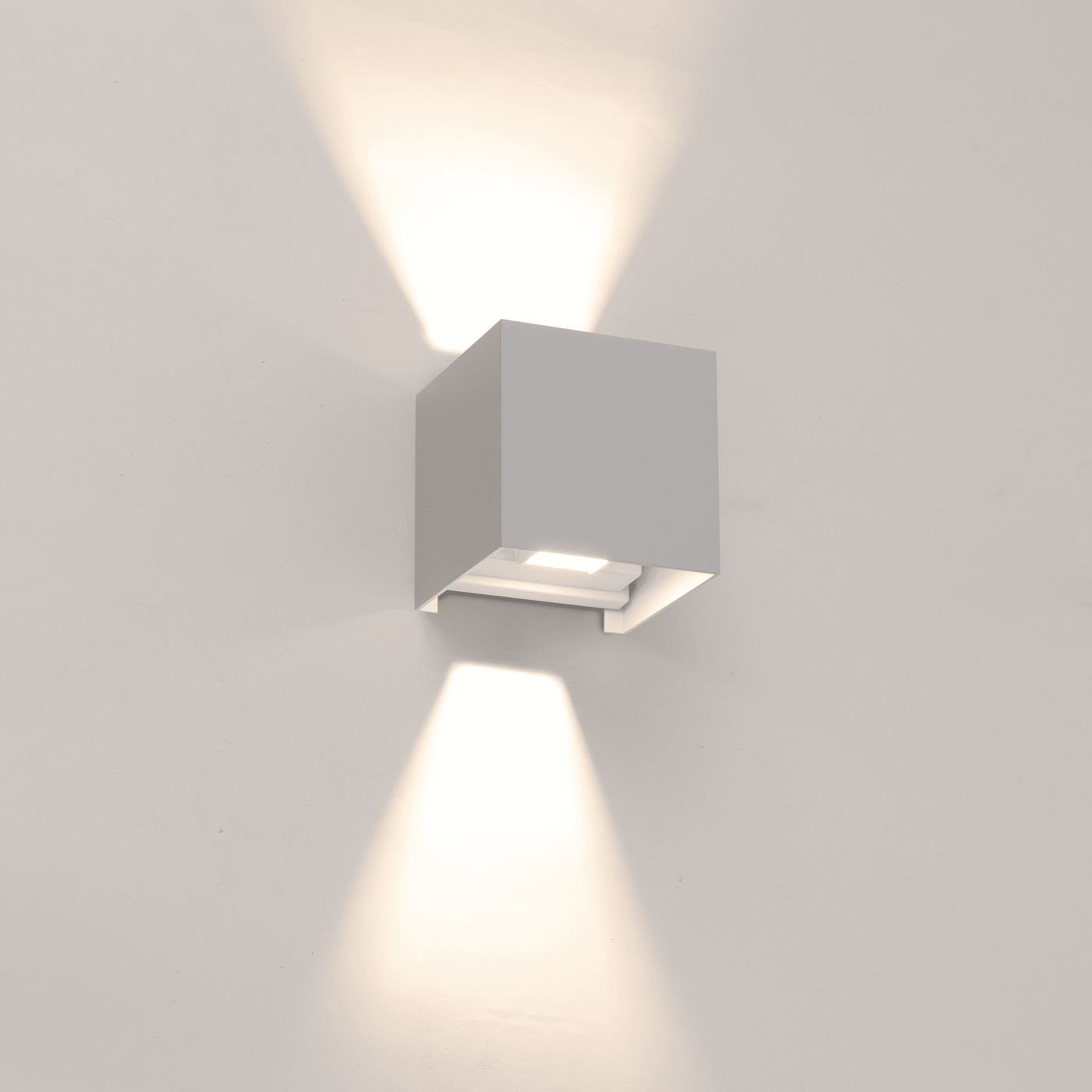 Roxbury wall light, white aluminium, 10x10x10 cm, LED 810 lm, natural light, up &amp; down, IP54