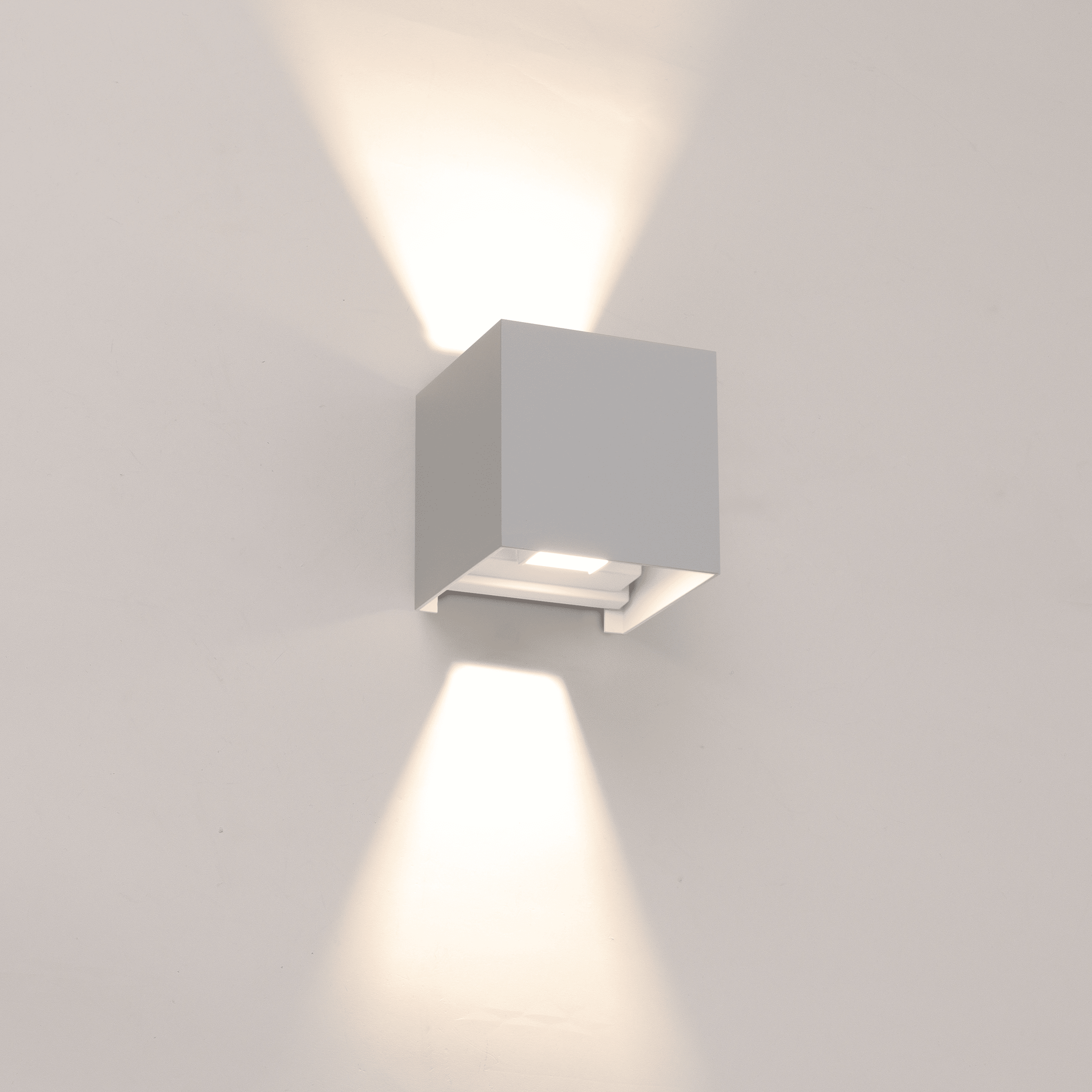 Roxbury wall light, white aluminium, 10x10x10 cm, LED 810 lm, natural light, up &amp; down, IP54