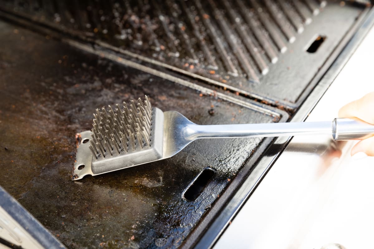 MULTIFUNCTIONAL BARBECUE BRUSH