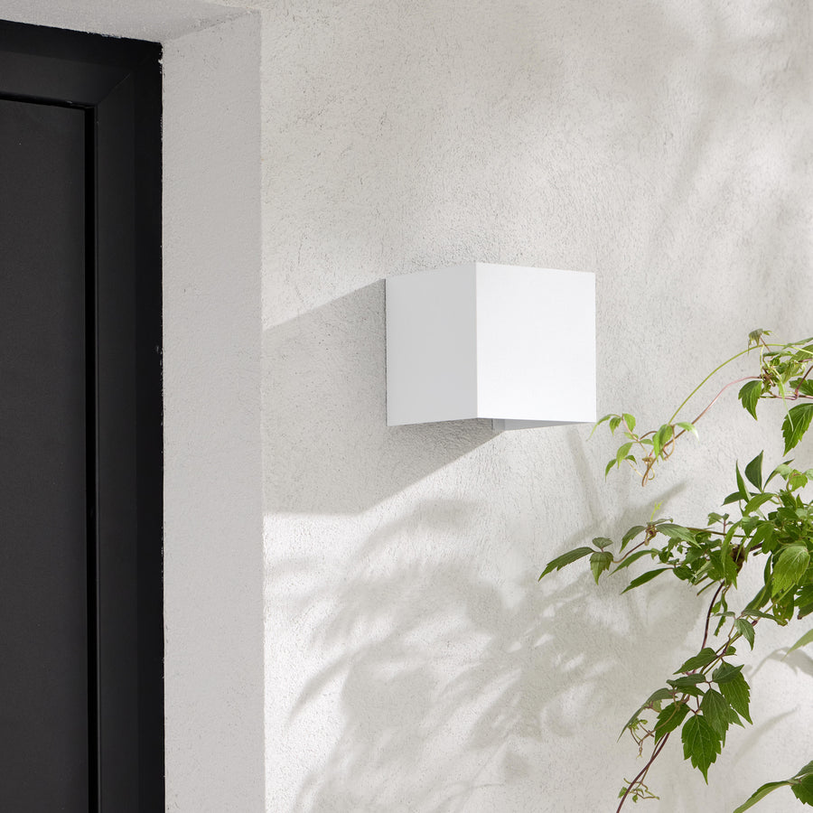 Roxbury wall light, white aluminium, 10x10x10 cm, LED 810 lm, natural light, up &amp; down, IP54