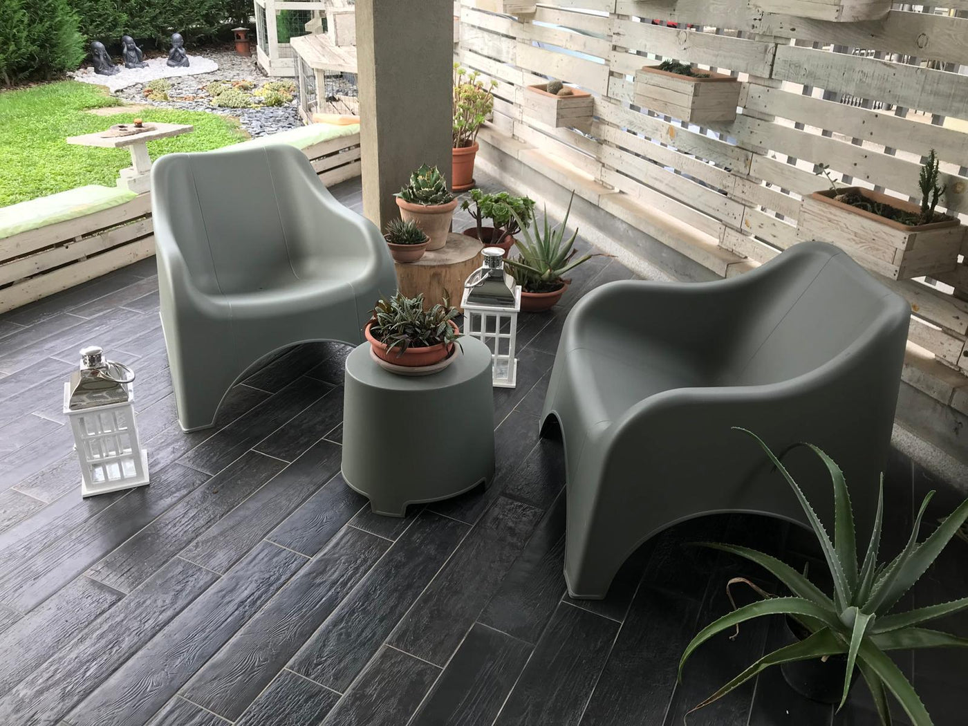 Salvia-coloured Nuvola armchair, 71x79.5x81 cm, stackable, made of polypropylene