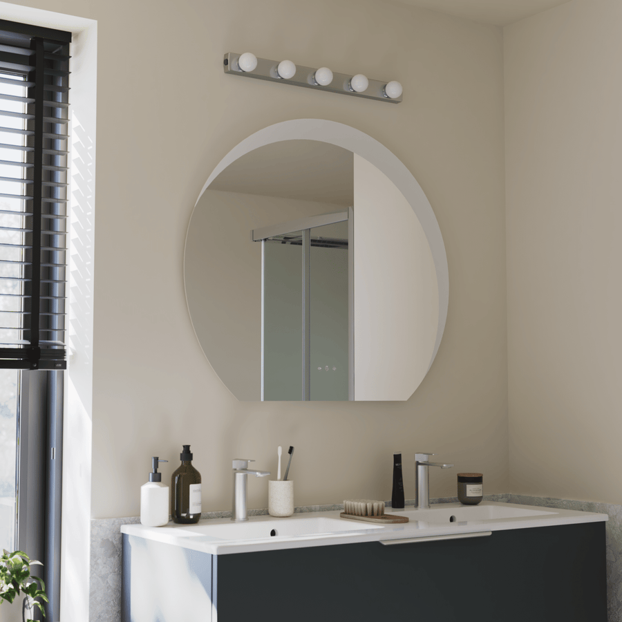 Lizz Silver 60cm LED wall-mounted mirror light, 1550 lm, IP44