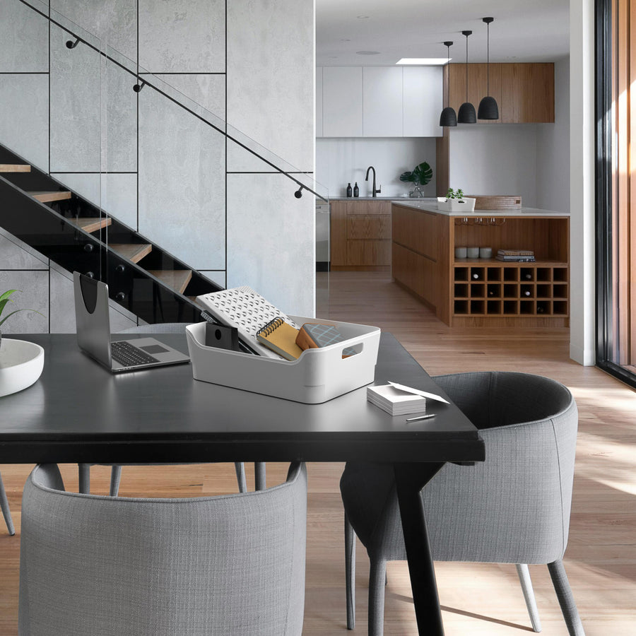 R-shape Lerge 8-litre white container (L23 x W10 x H34 cm) made from recycled PP