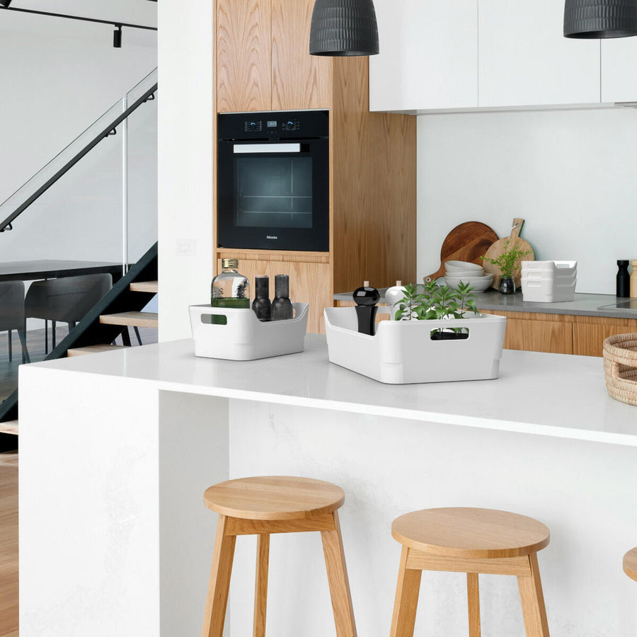 Medium-sized R-shape container, 4 litres, white, 17 x 10 x 23 cm (L x W x H), made from recycled PP