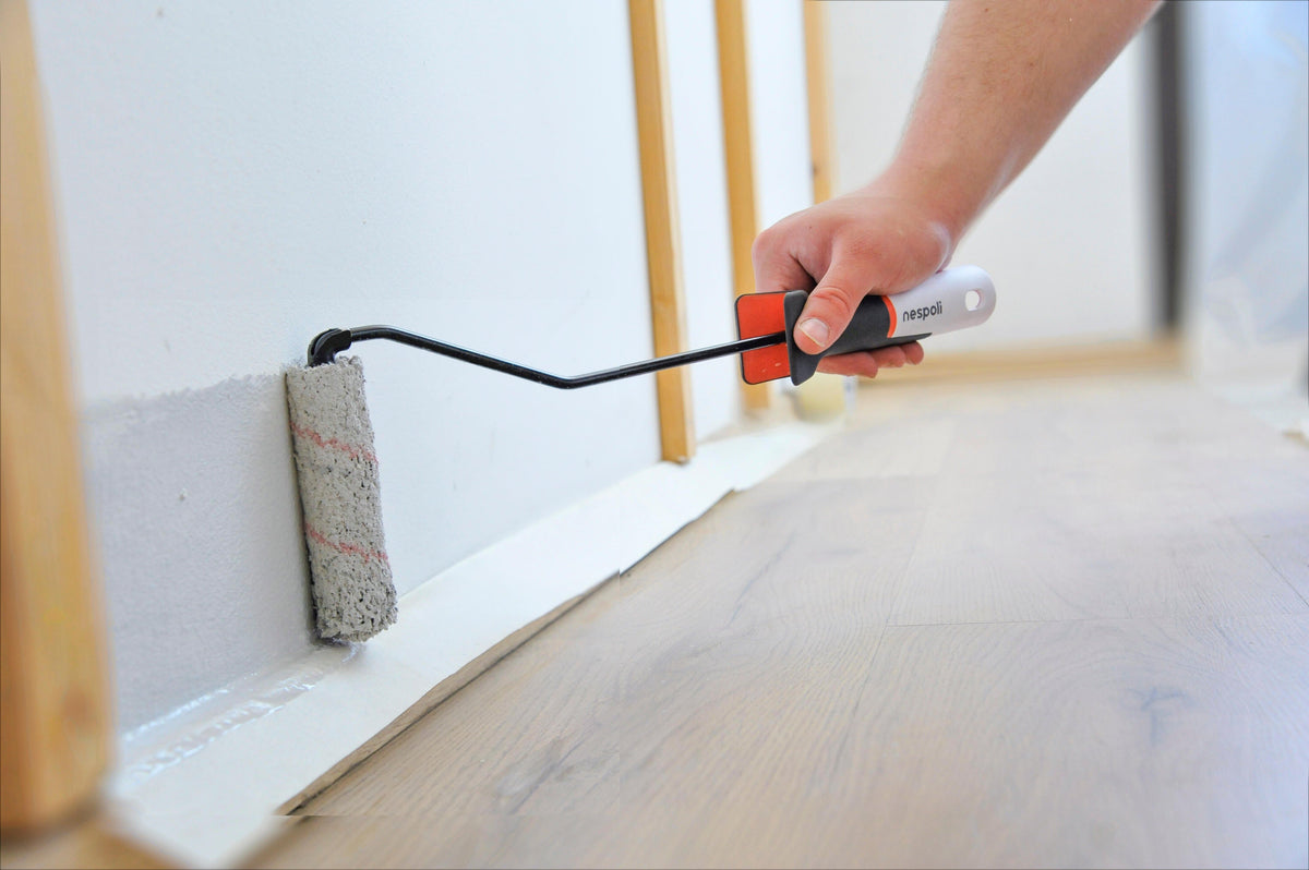 Teflon-coated paint roller for smooth walls, with soft-touch handle, diameter 30 mm, length 11 cm