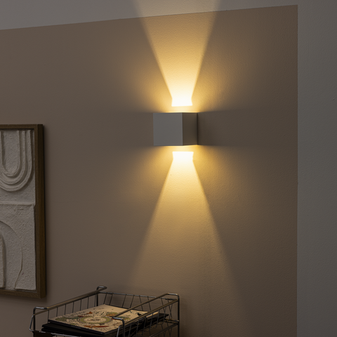 Kubbo wall light, white metal, 10x10x10cm, 9W LED, warm light