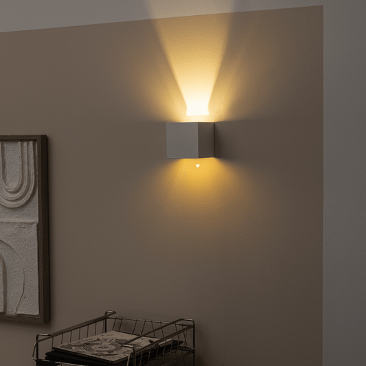 Kubbo wall light, white metal, 10x10x10cm, 9W LED, warm light
