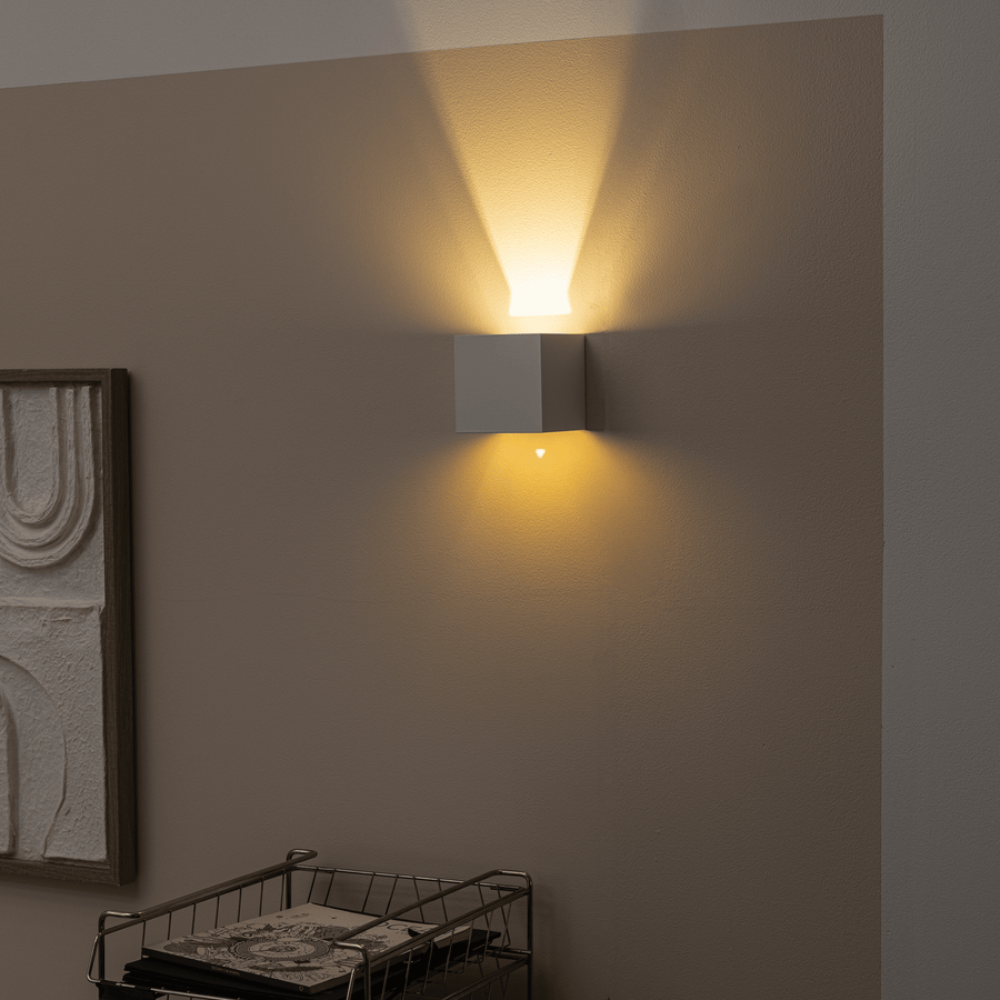 Applique kubbo metallo bianco 10x10x10cm led 9w luce calda