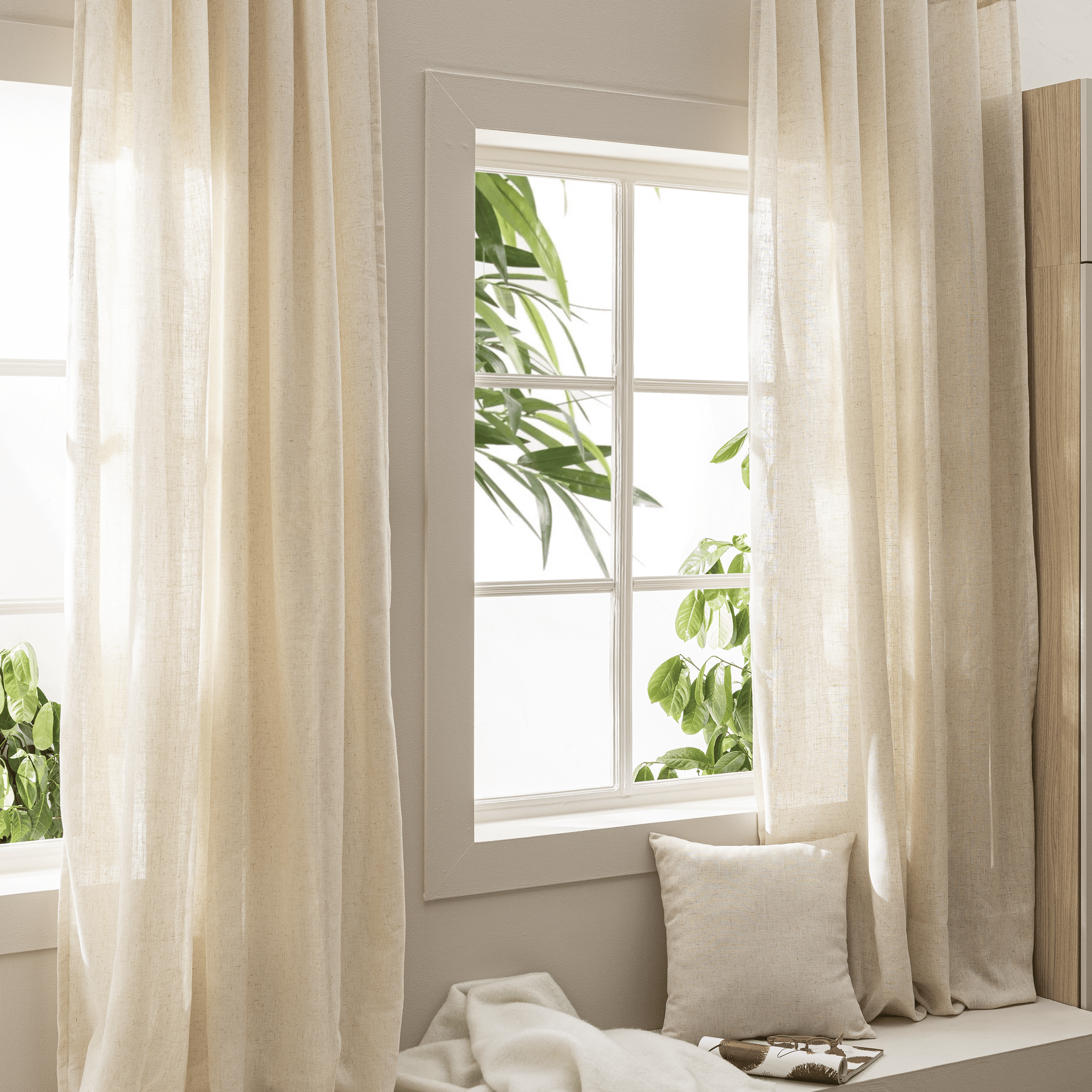 Charlina curtain, 140x280cm, opaque ecru, with loops and buttons
