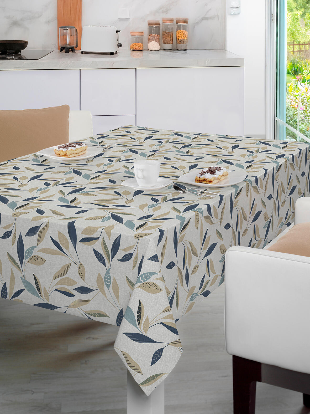 *Blue and beige leaf-patterned oilcloth tablecloth, 140 cm, with a non-woven backing