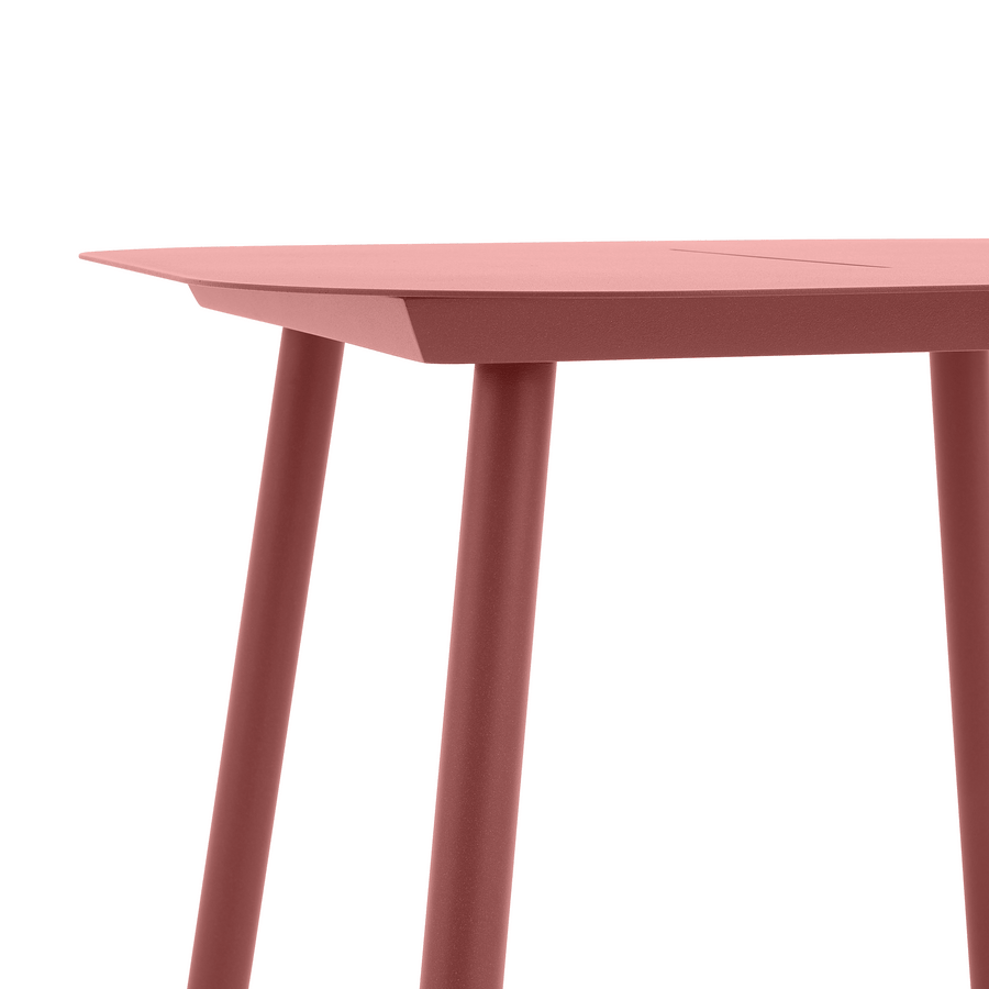 Anafi fixed table, 70x70cm, in Naterial red aluminium