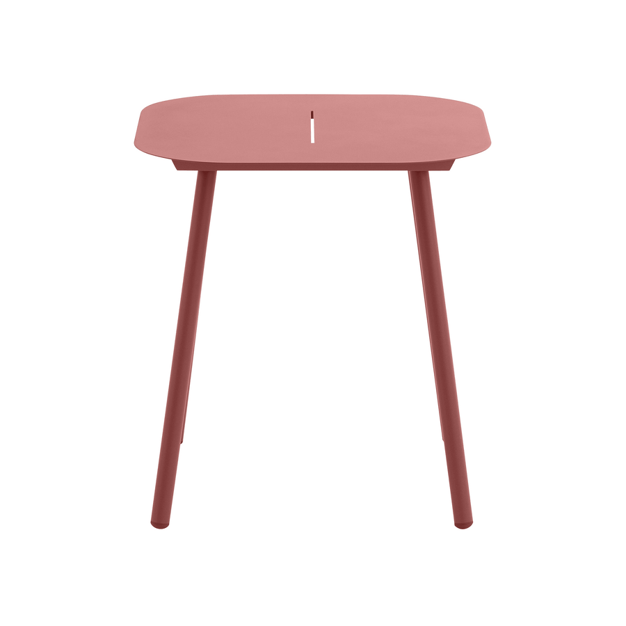 Anafi fixed table, 70x70cm, in Naterial red aluminium
