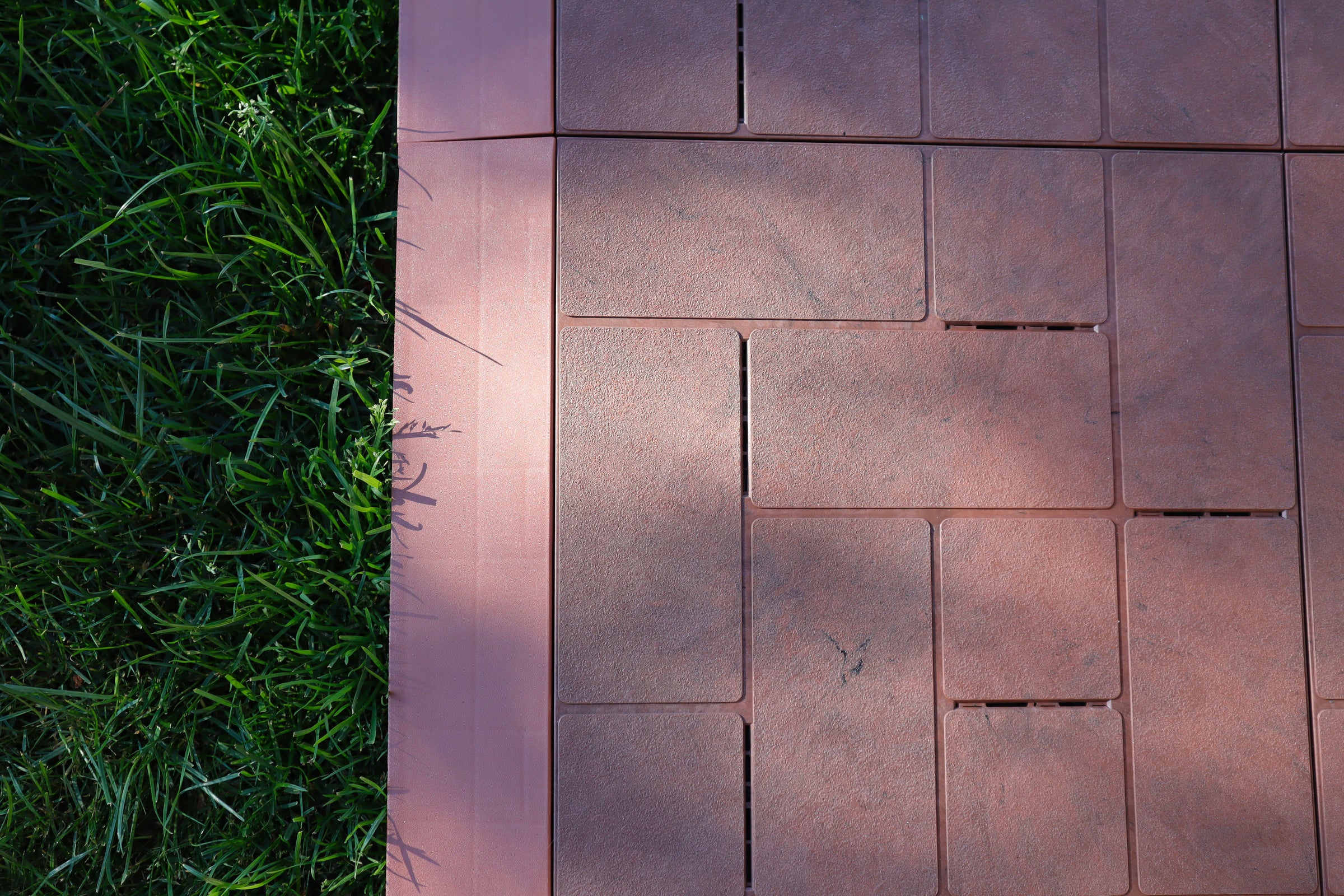 Universal snap kerb, 38x38, terracotta