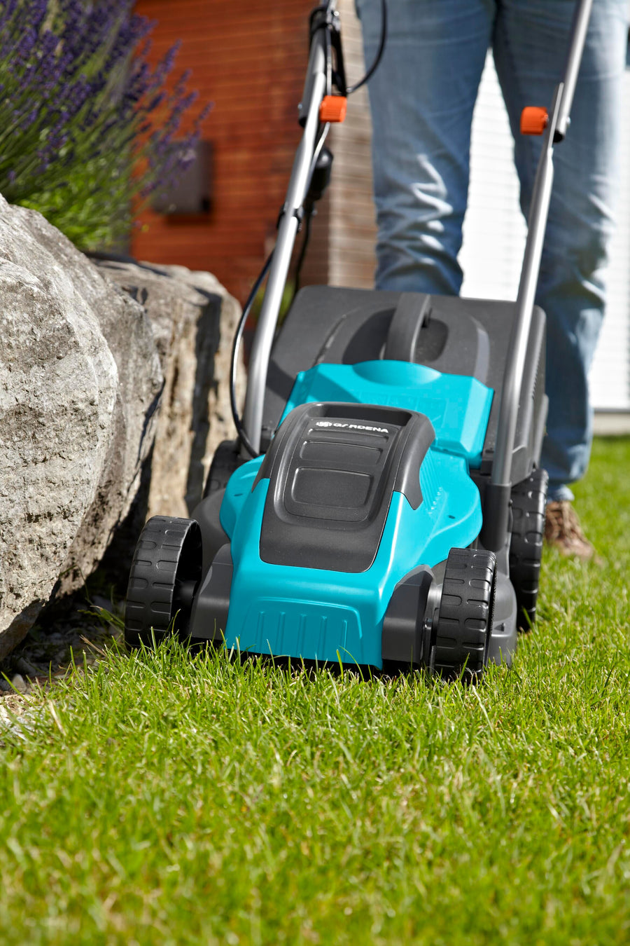 Electric lawnmower 1100w cutting width 32cm basket 30lt gardena