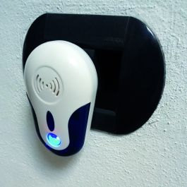 ULTRASONIC DETERRENT WITH NIGHT LIGHT