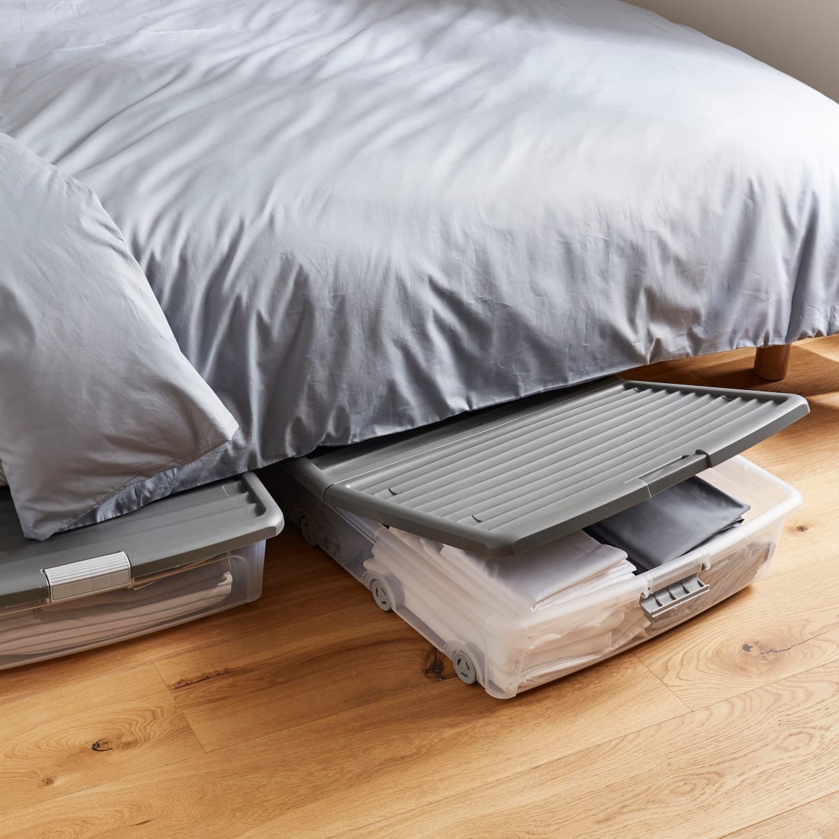 Bricocenter CONTENITORE SOTTOLETTO CON 8 RUOTE E APERTURA DAI DUE LATI 79X58X16,5CM 55 LT
