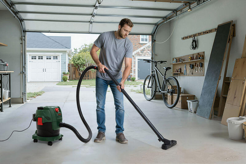 1000-watt universal wet and dry vacuum cleaner with blow function, capacity of