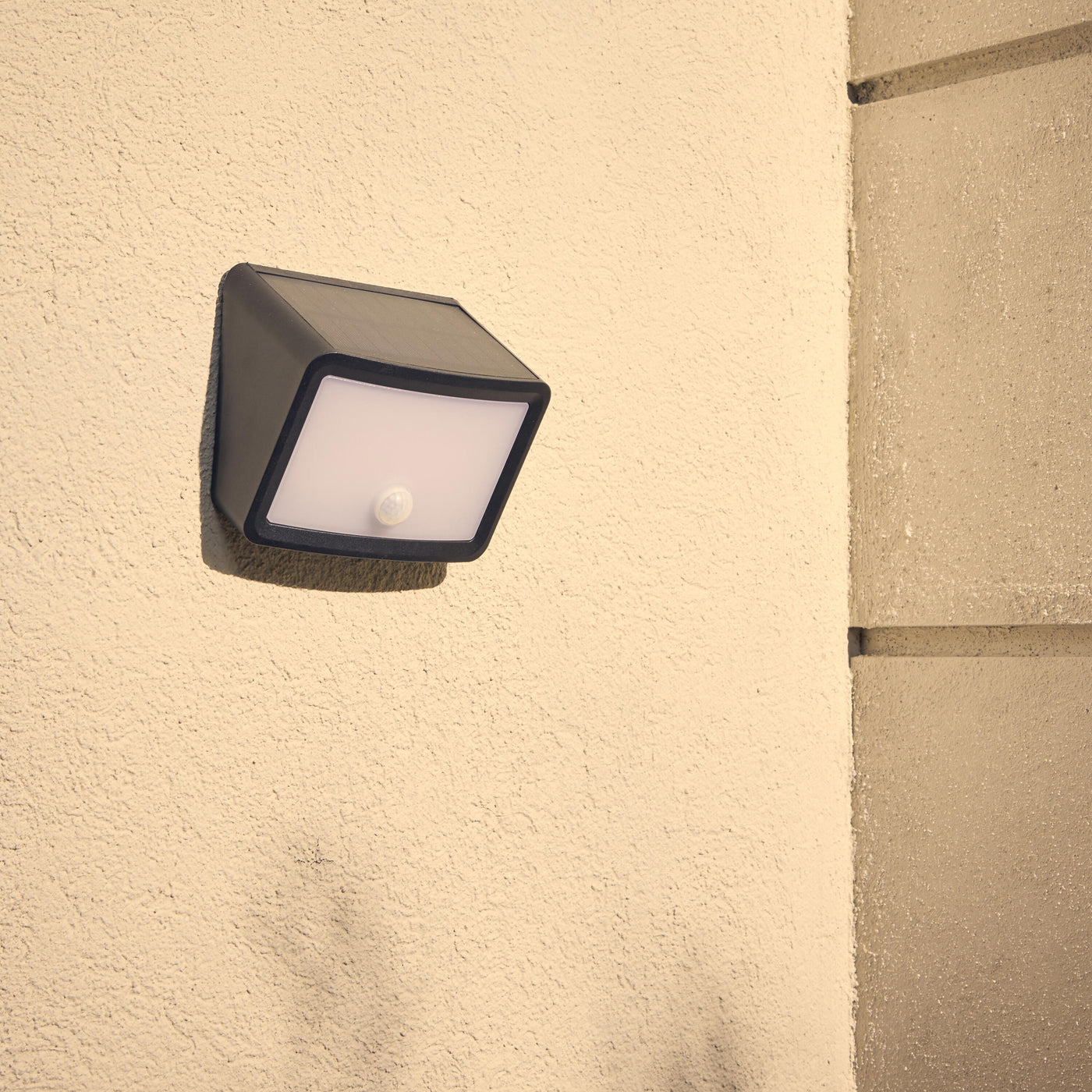 Fano solar wall light, black plastic, LED 500lm CCT, with motion sensor, IP54