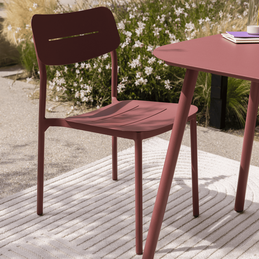 Anafi stackable chair, 54 x 47.5 x 81 cm, red aluminium, Naterial