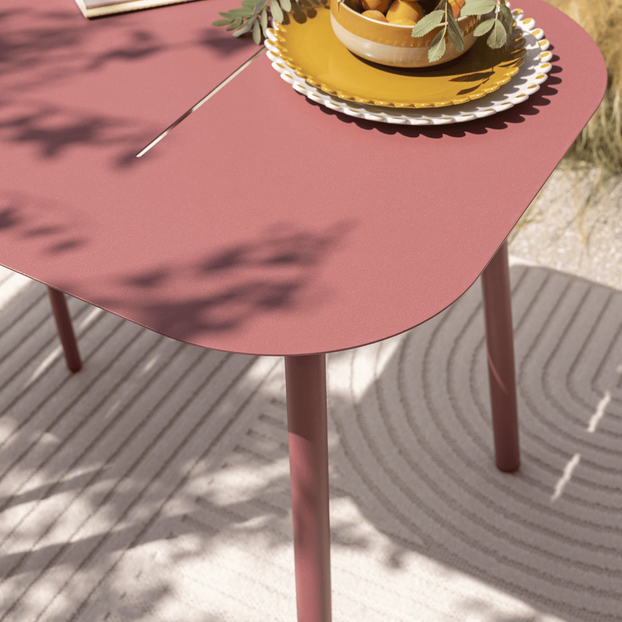 Anafi fixed table, 70x70cm, in Naterial red aluminium