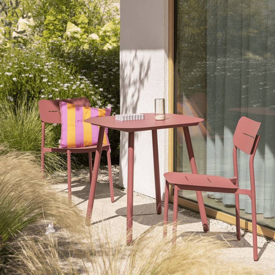 Anafi stackable chair, 54 x 47.5 x 81 cm, red aluminium, Naterial