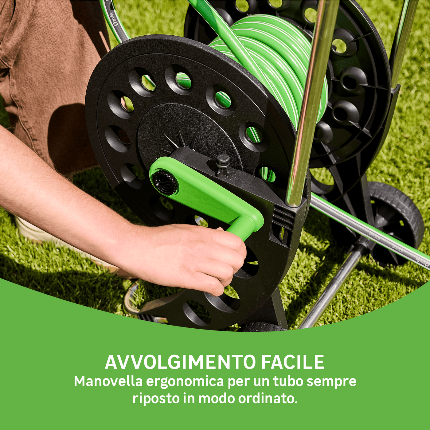 Hose reel trolley complete with a 25-metre 15mm Aqualis hose, a spray gun and Geolia fittings