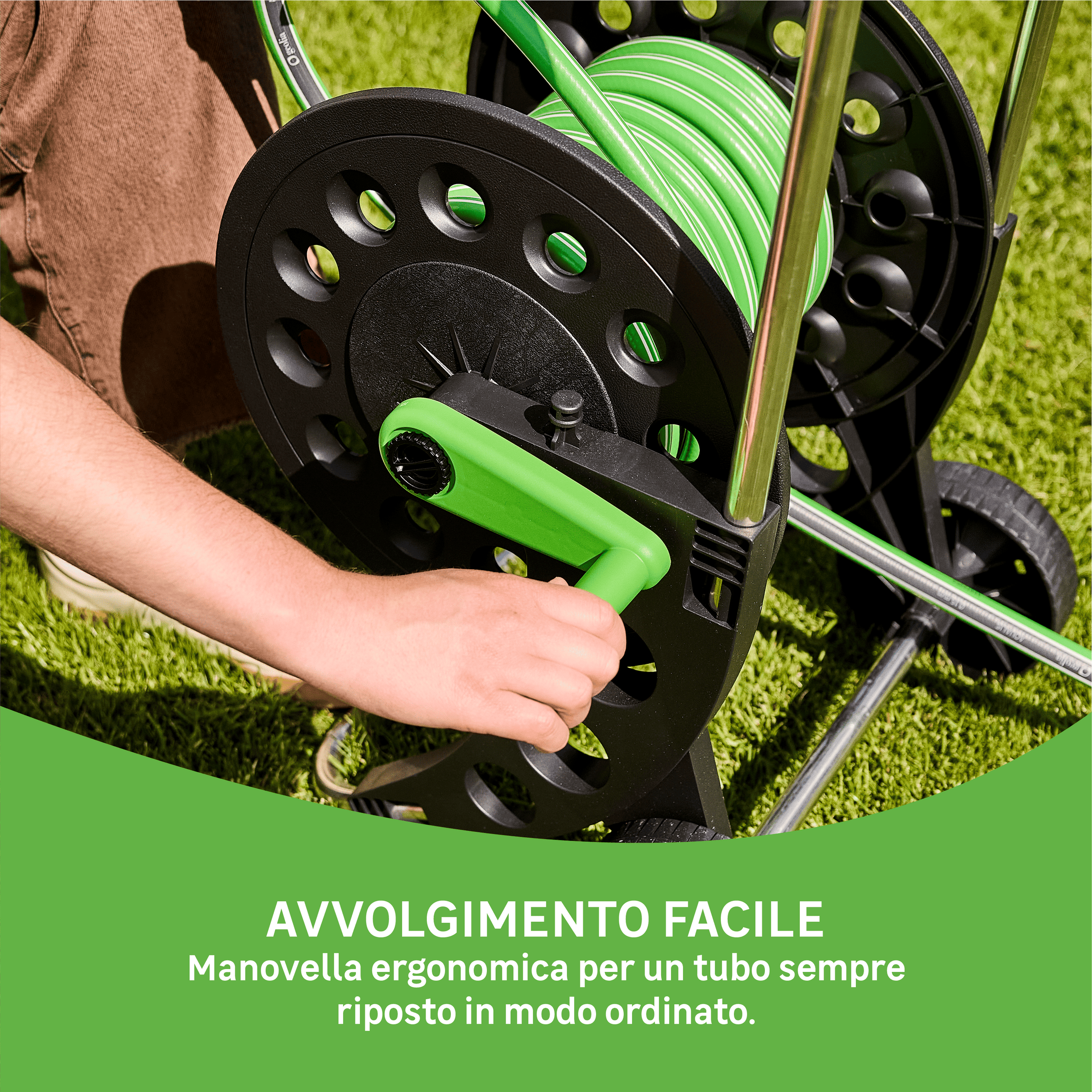 Hose reel trolley complete with a 25-metre 15mm Aqualis hose, a spray gun and Geolia fittings