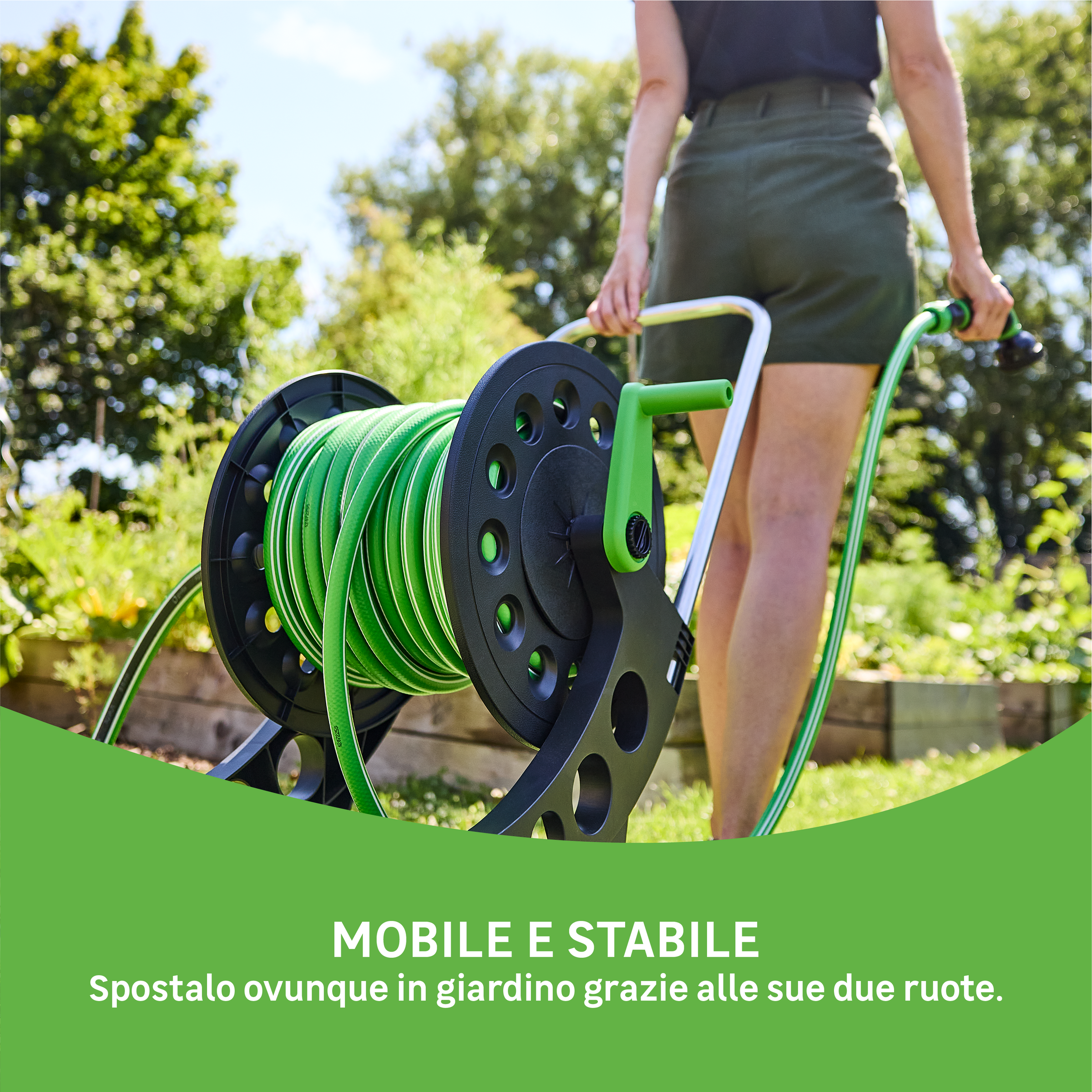 Hose reel trolley complete with a 25-metre 15mm Aqualis hose, a spray gun and Geolia fittings