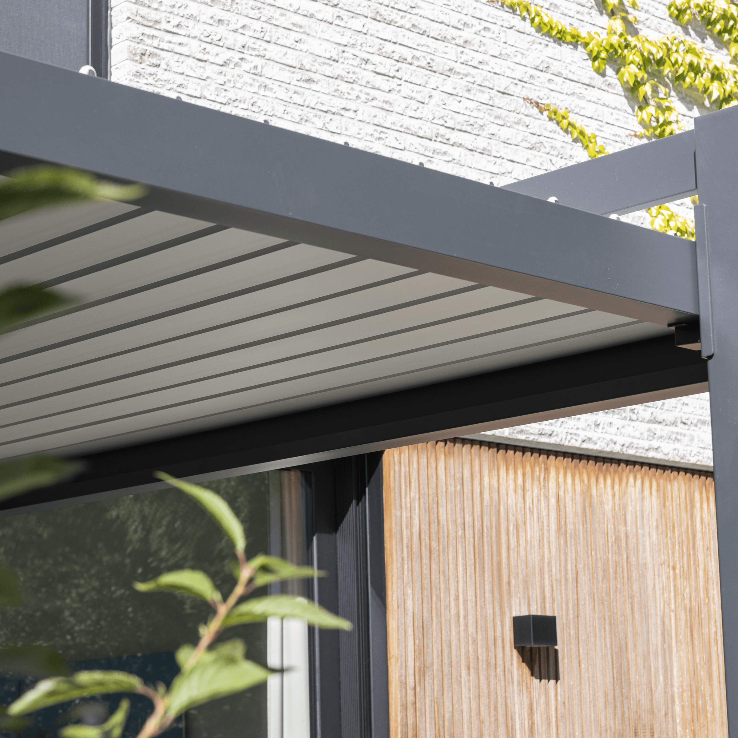 Clima Odyssea bioclimatic aluminium pergola, 320 x 358.5 cm, anthracite, Naterial