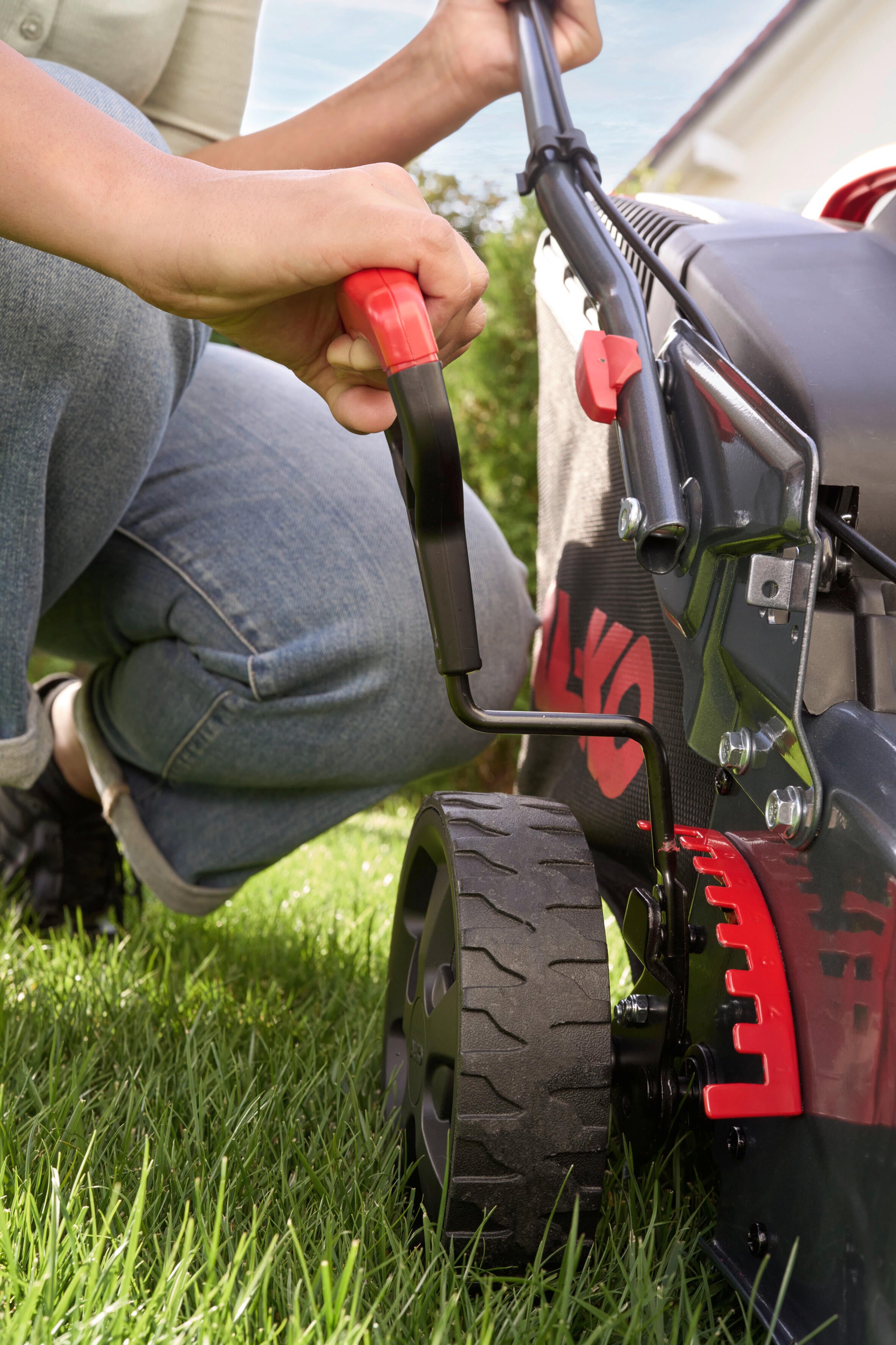 Al-Ko Easy 5.16 SP-H self-propelled petrol lawnmower with Honda engine and 51 cm cutting width