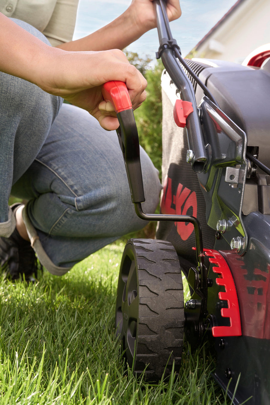 Al-Ko Easy 5.16 SP-H self-propelled petrol lawnmower with Honda engine and 51 cm cutting width
