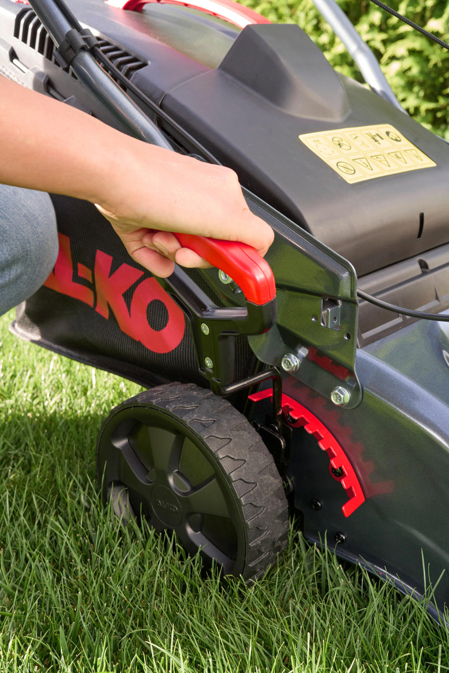 Al-Ko Easy 5.16 SP-H self-propelled petrol lawnmower with Honda engine and 51 cm cutting width