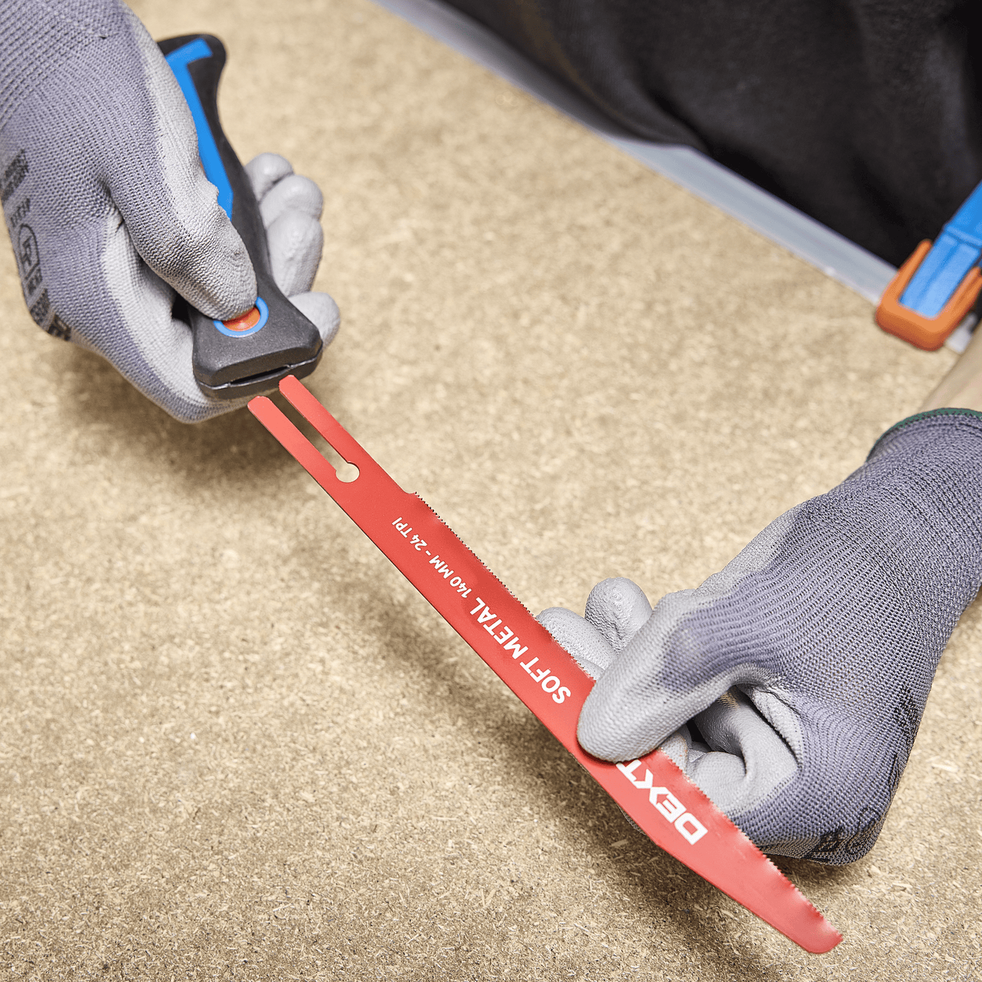 Dexter 140mm multifunction jigsaw for metal, wood and plastic, with 2 blades